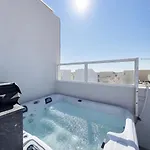 Apartamento Prestigious & Modern Seaview Penthouse With Private Jacuzzi