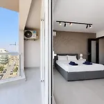 Prestigious & Modern Seaview Penthouse With Private Jacuzzi
