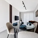 Prestigious & Modern Seaview Penthouse With Private Jacuzzi
