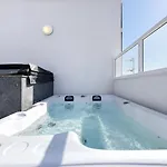 Apartamento Prestigious & Modern Seaview Penthouse With Private Jacuzzi Marsaskala