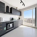 Prestigious & Modern Seaview Penthouse With Private Jacuzzi