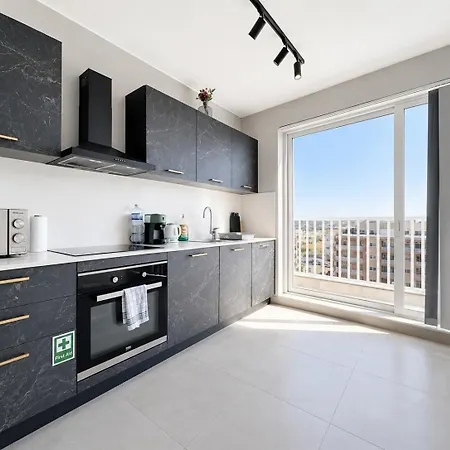 Prestigious & Modern Seaview Penthouse With Private Jacuzzi