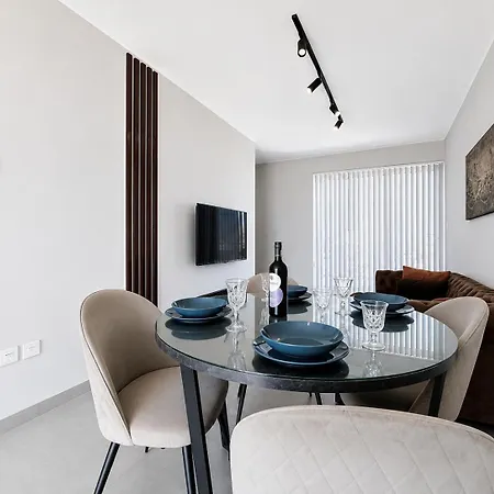 Prestigious & Modern Seaview Penthouse With Private Jacuzzi